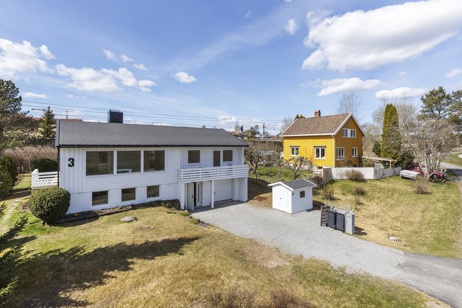 Boligen har en utvendig bod med mulighet for oppbevaring av gressklipper og diverse hageutstyr. Galleribilde