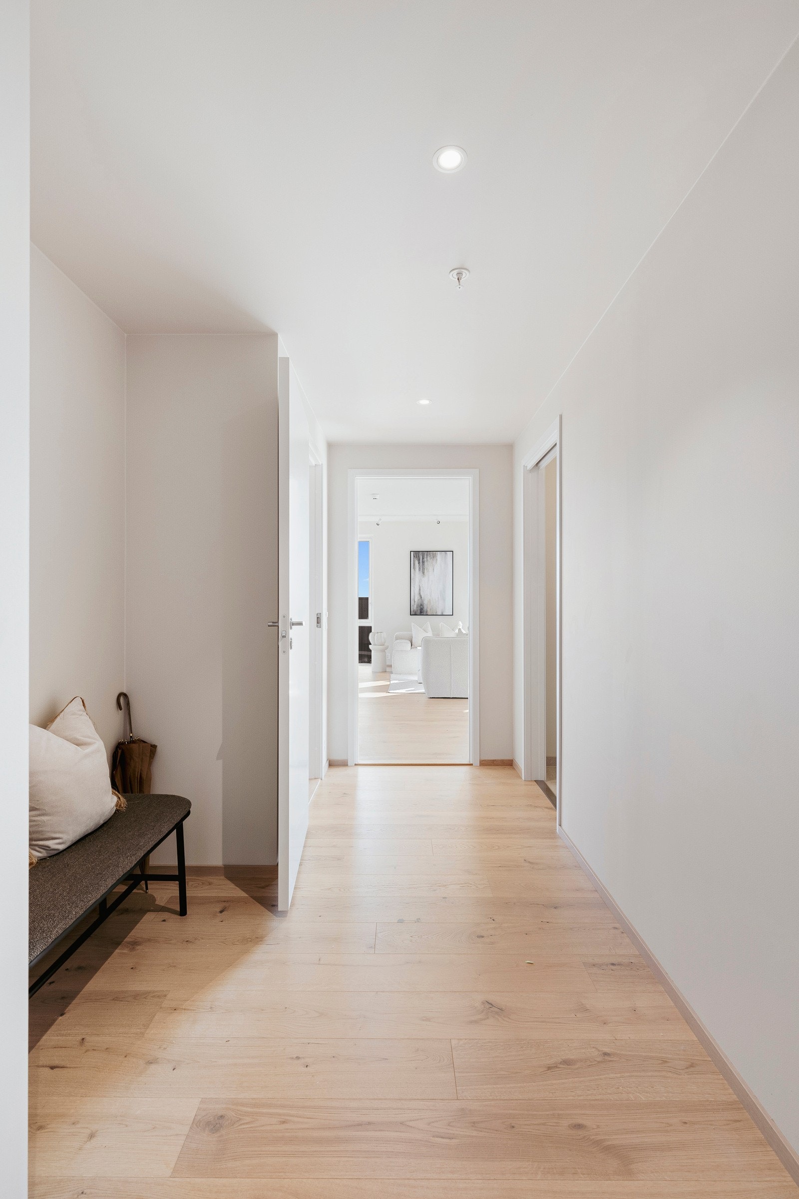 I en egen nisje i entrèen passer det fint å innrede med skap eller andre garderobeløsninger Galleribilde