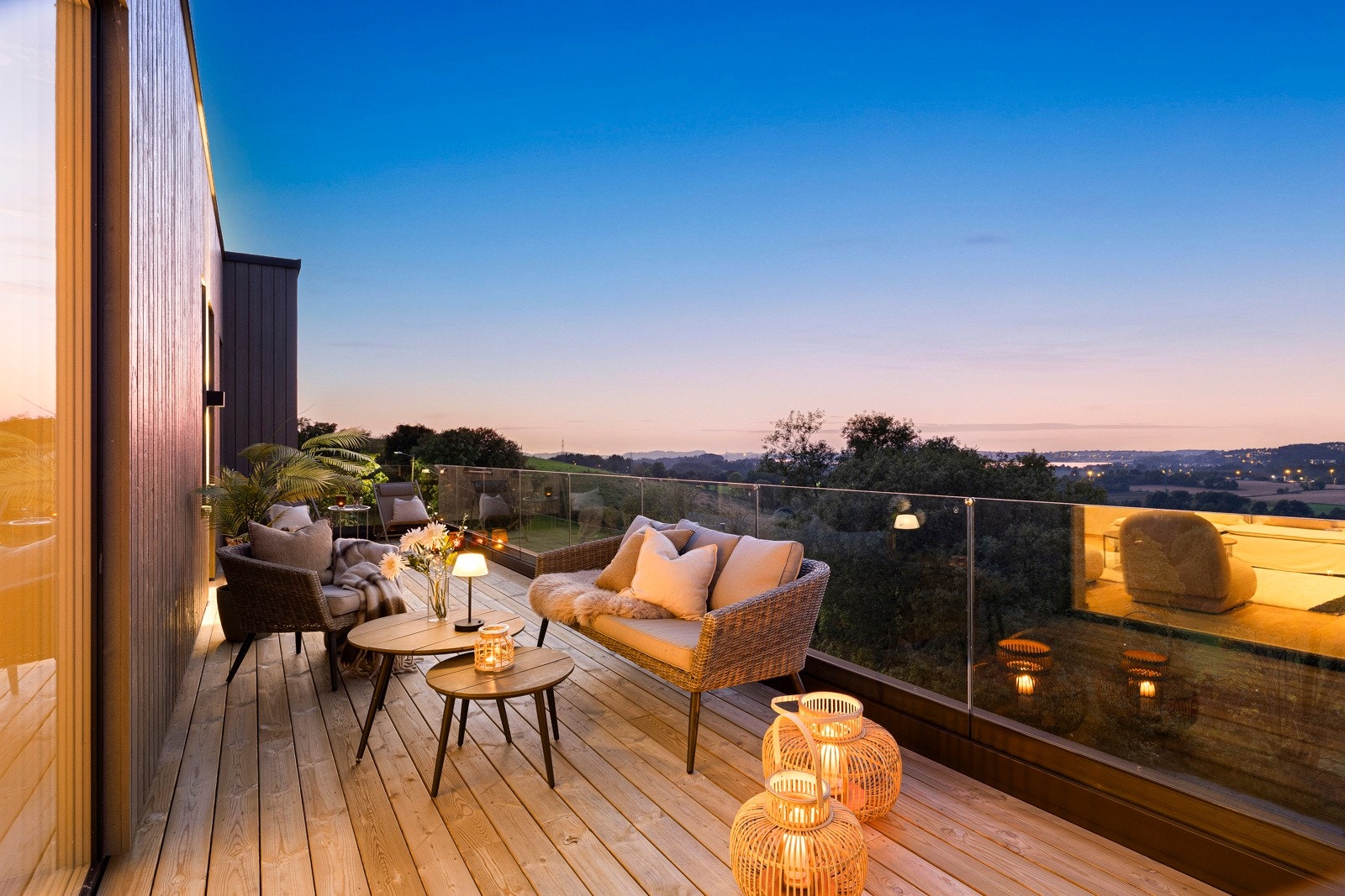 Sommerstid er det hyggelig å trekke ut for både avslapning og middager i sola. Galleribilde