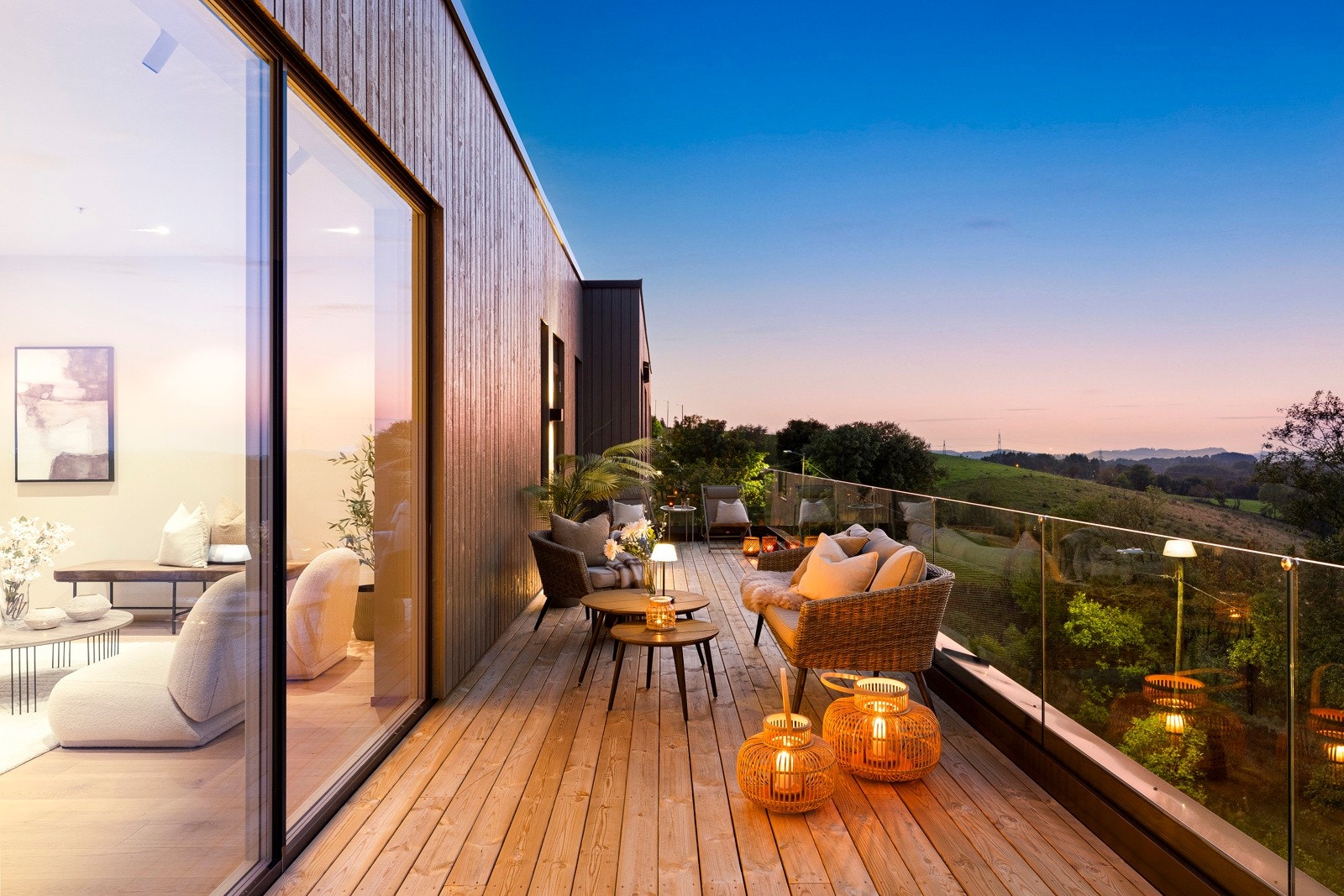 En herlig takterrasse på ca. 30 kvm har adkomst fra stuen og det ene soverommet. Galleribilde