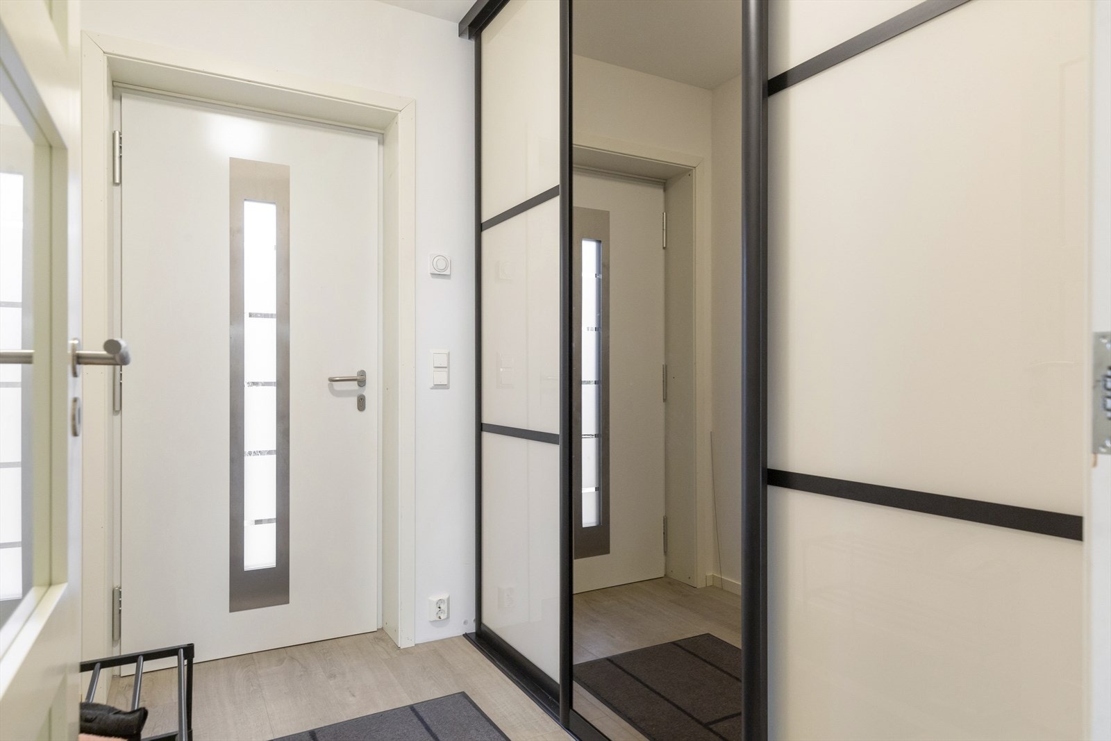 I entreen er det god plass til oppbevaring av sko og yttertøy. Galleribilde