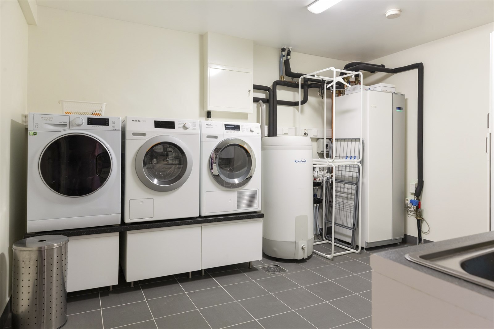 Fra vaskerommet er det også inngang til utleieleiligheten. Galleribilde