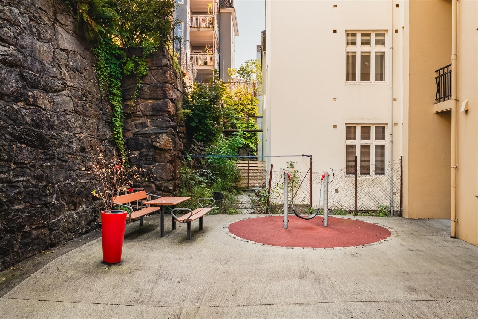 - Borettslaget består av 35 andeler - Galleribilde