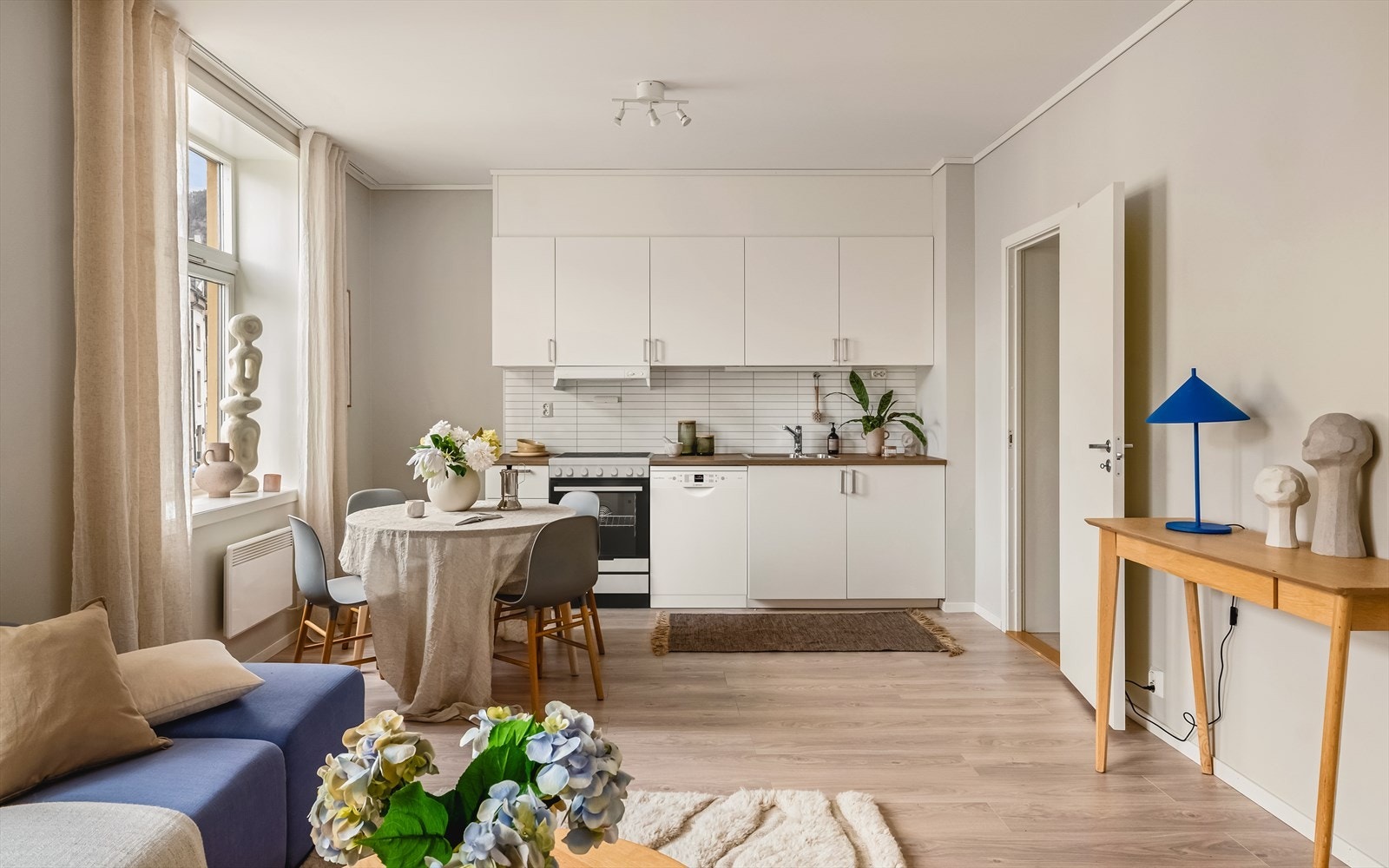 - Åpen stue/kjøkkenløsning gjøre rommet til en sosial sone - Galleribilde