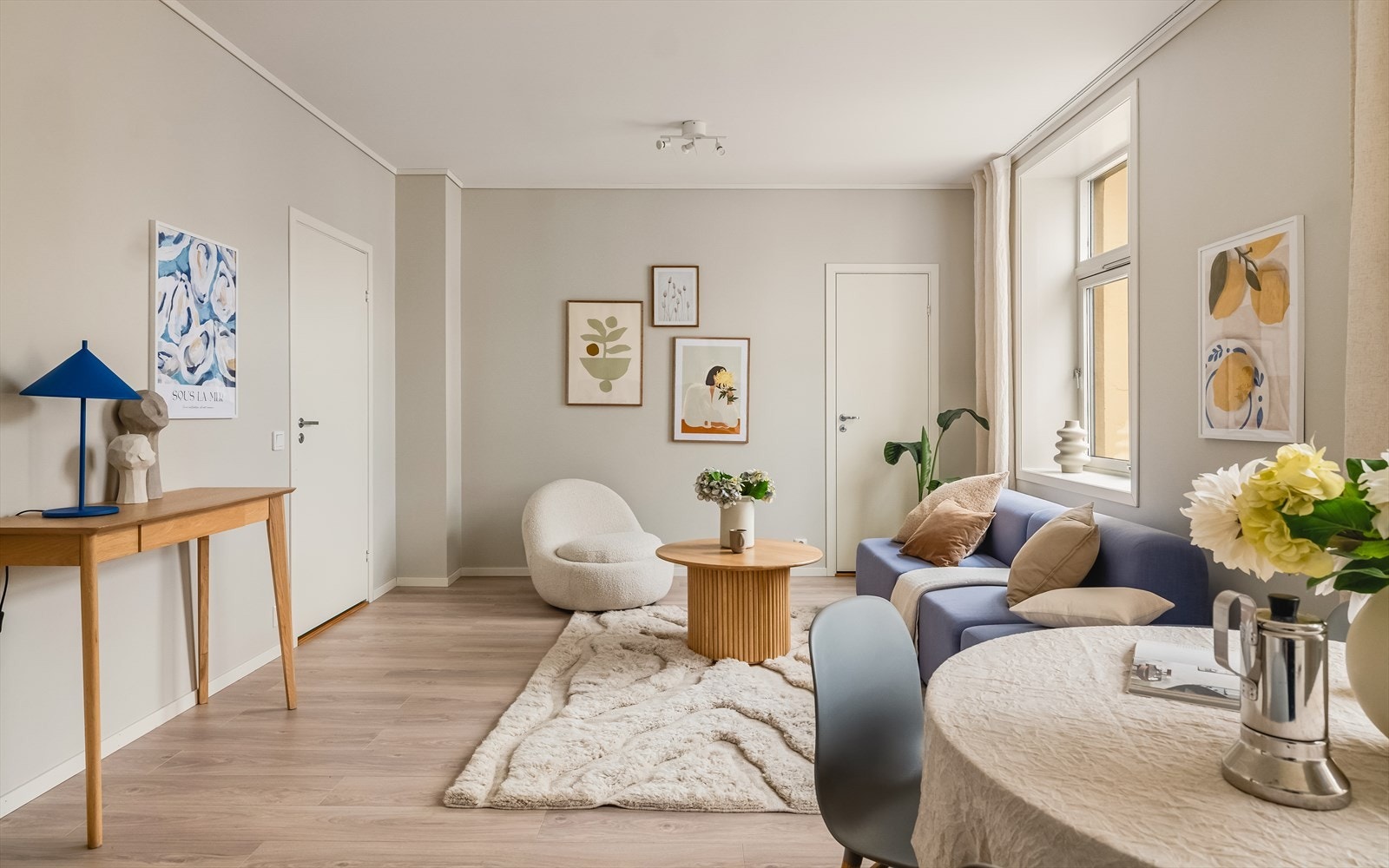 - Generøs takhøyde på hele 2,7 meter bidrar til en lys og luftig atmosfære - Galleribilde