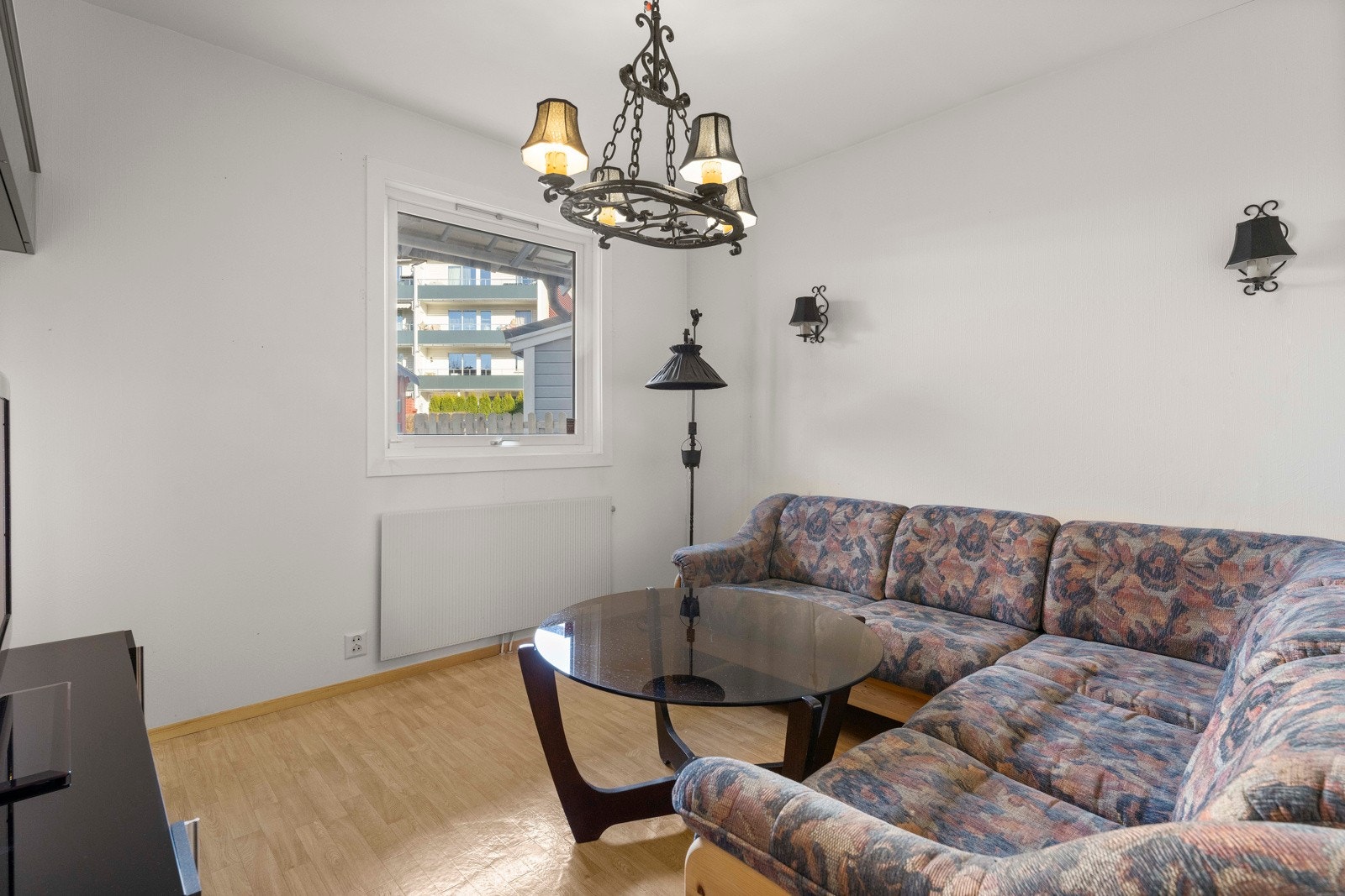 Soverom nummer fire har tidligere vært brukt som TV-stue, men kan fint benyttes som soverom, kontor eller hobbyrom - kun fantasien setter begrensninger. Galleribilde