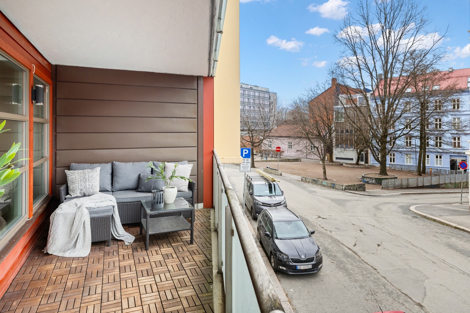 Vestvendt, overbygget balkong på ca. 8 m² Galleribilde