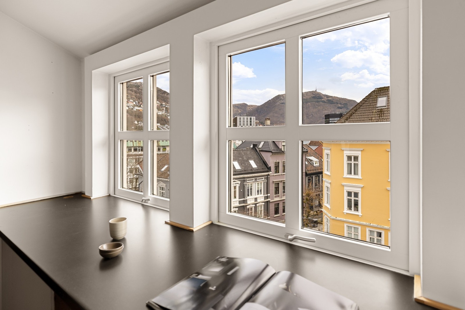 Luftig utsikt fra stue vinduene. Galleribilde