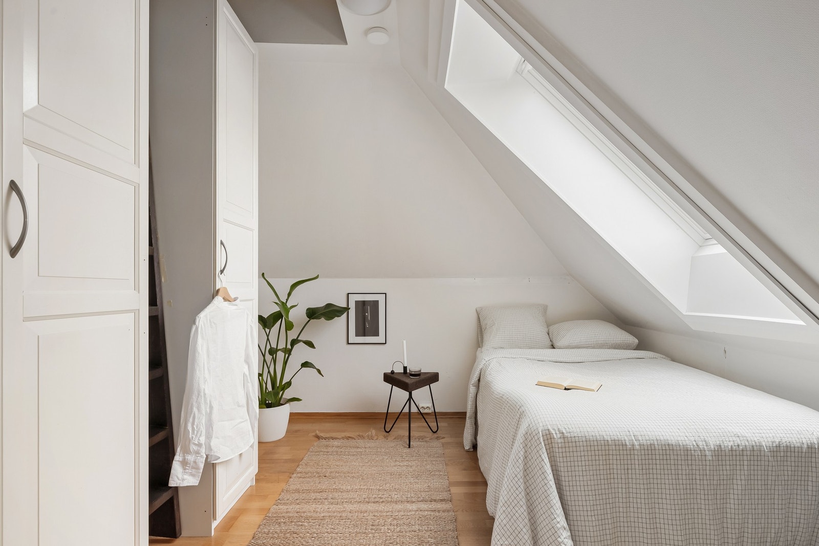 Soverommet er av god størrelse med plass til dobbeltseng og gode lysinnslipp. Galleribilde