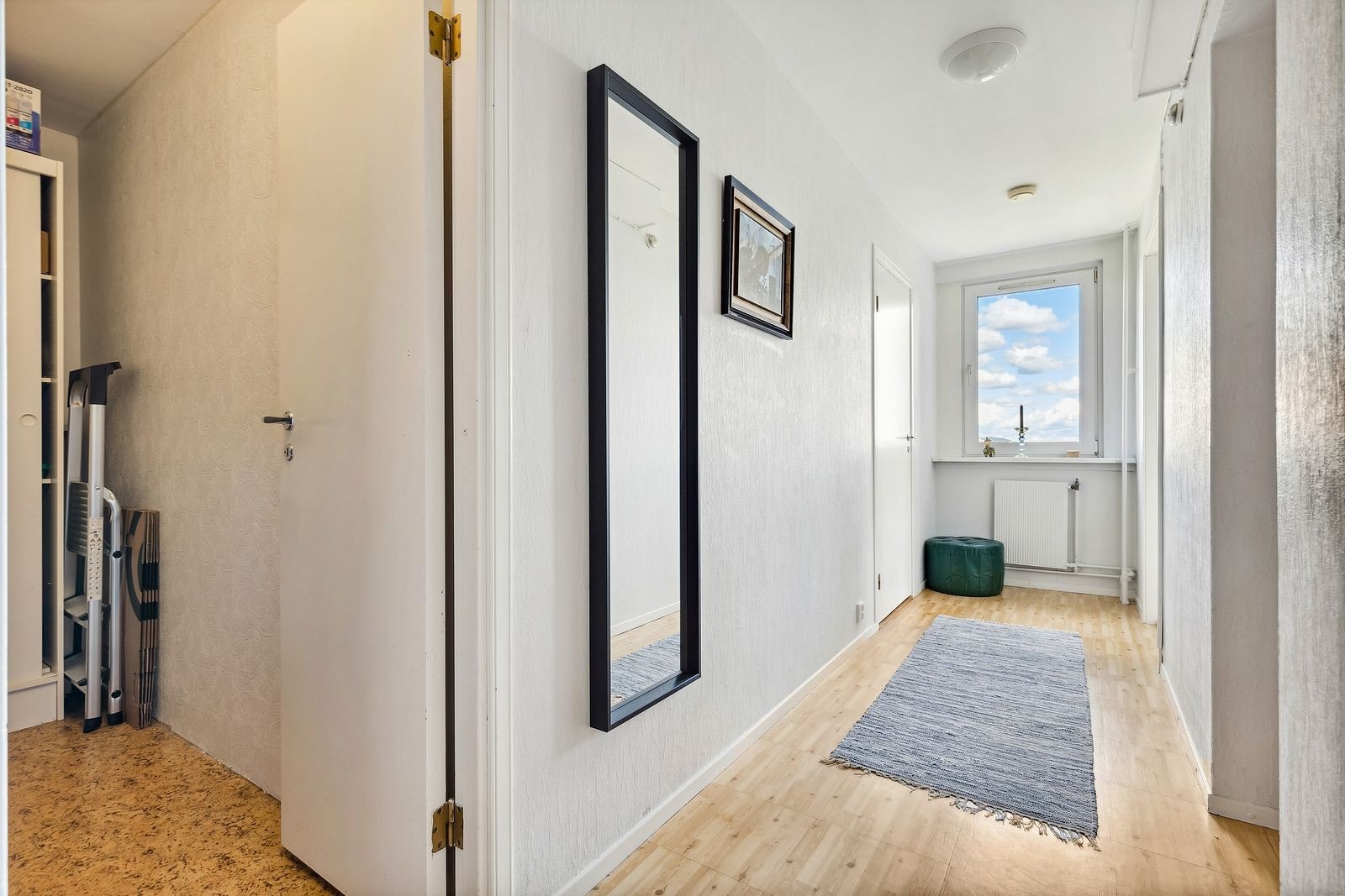 Entre og innvendig bod Galleribilde