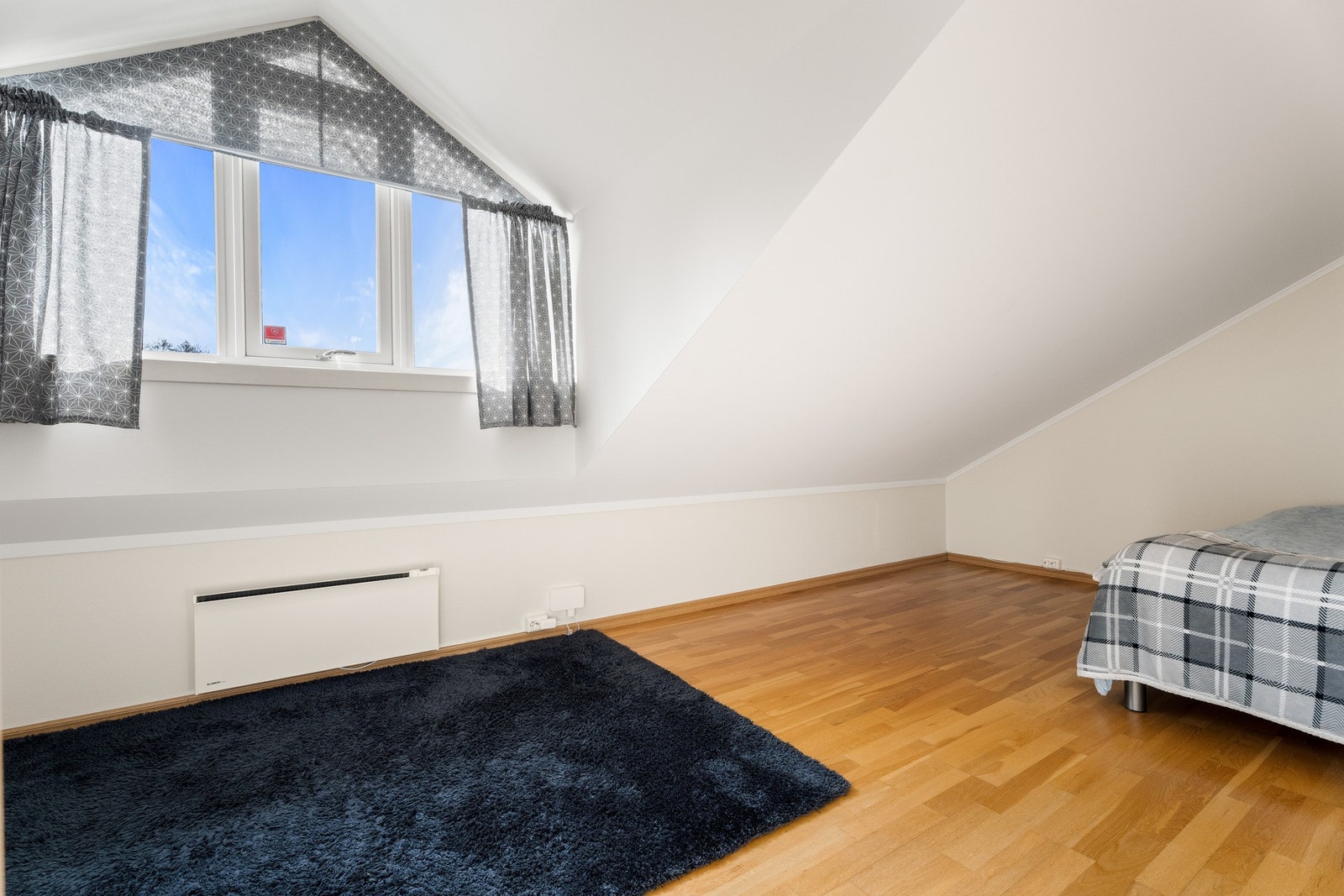 Dette er ett innredet rom og har blitt brukt til oppbevaring Galleribilde