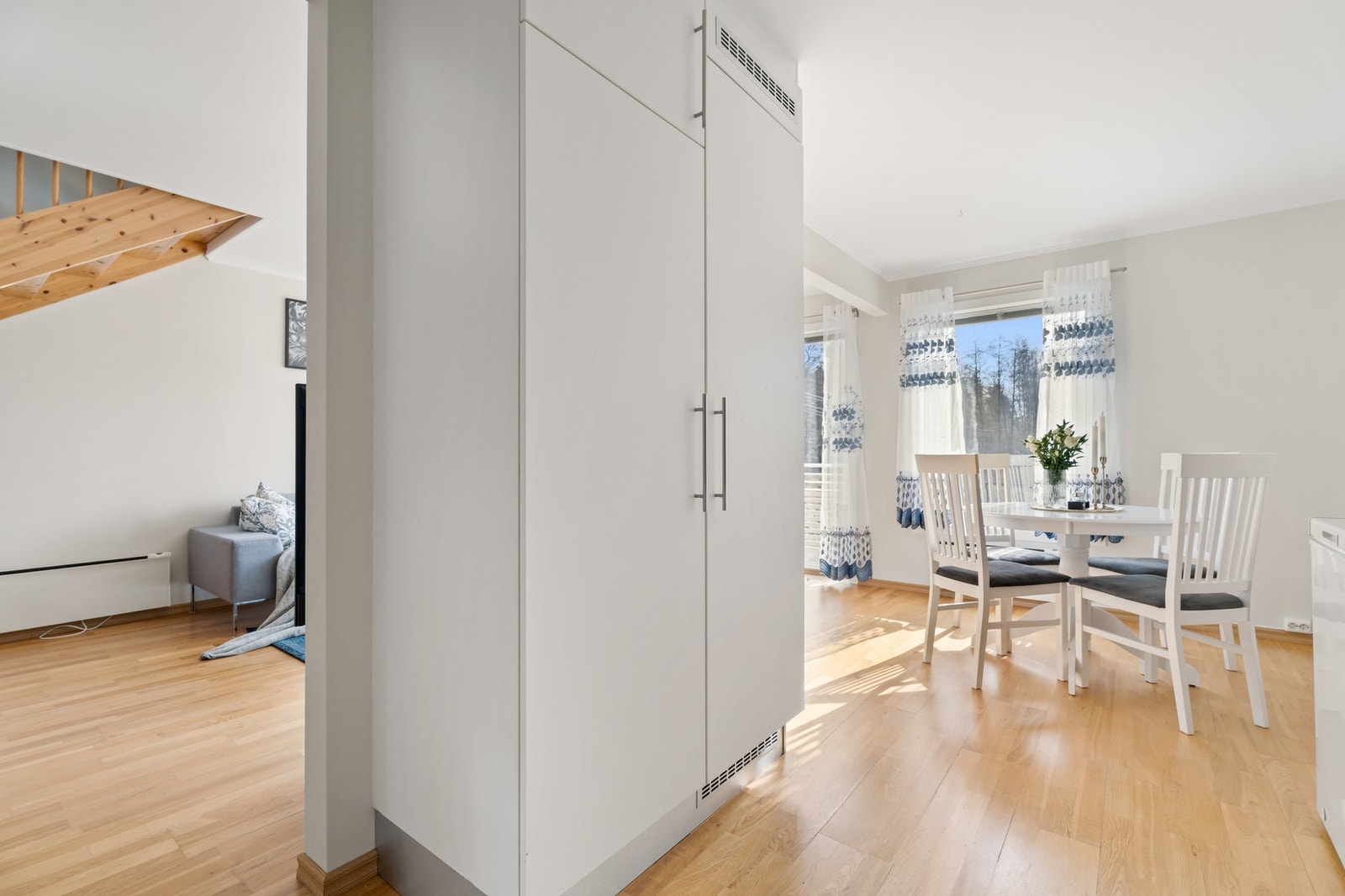 Kjøkkenet er utstyrt med ventilasjon fra 2006 for et godt inneklima. Galleribilde