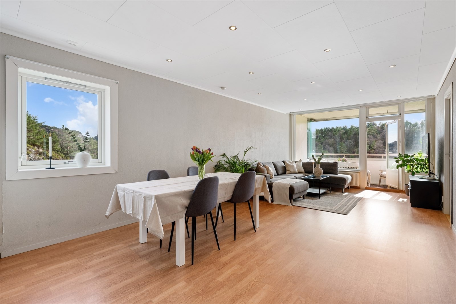 - En flott 3-roms endeleilighet med heisadkomst, innglasset balkong og mulighet for leie av parkeringsplass via borettslaget - Galleribilde