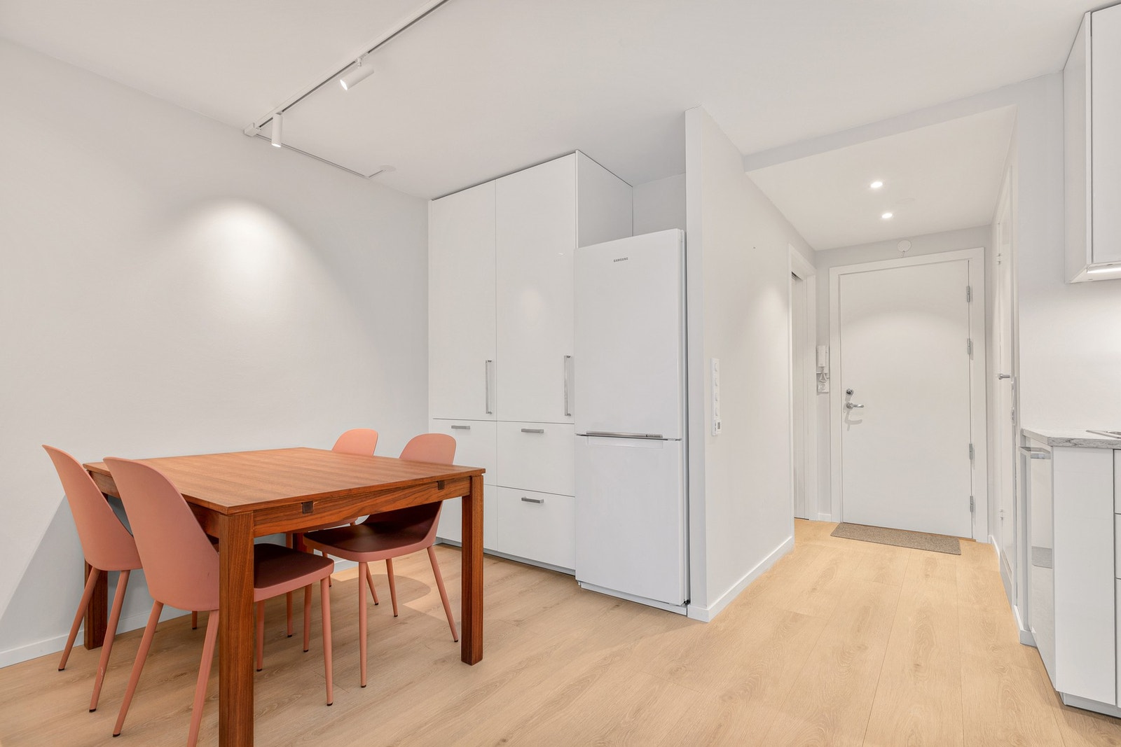 I forbindelse med kjøkken er det fin spiseplass/spisestue Galleribilde