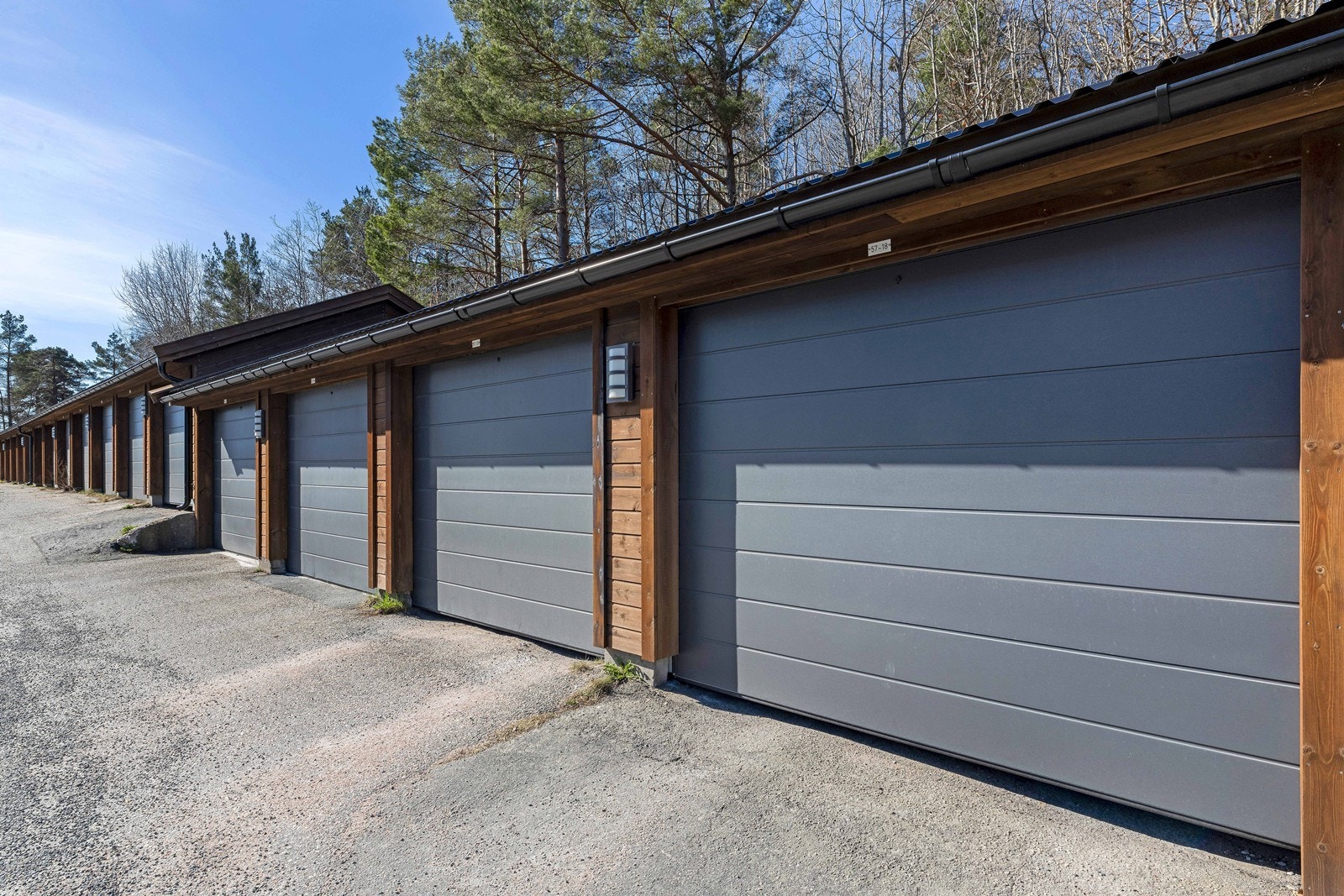 Tilhørende garasje i rekke Galleribilde