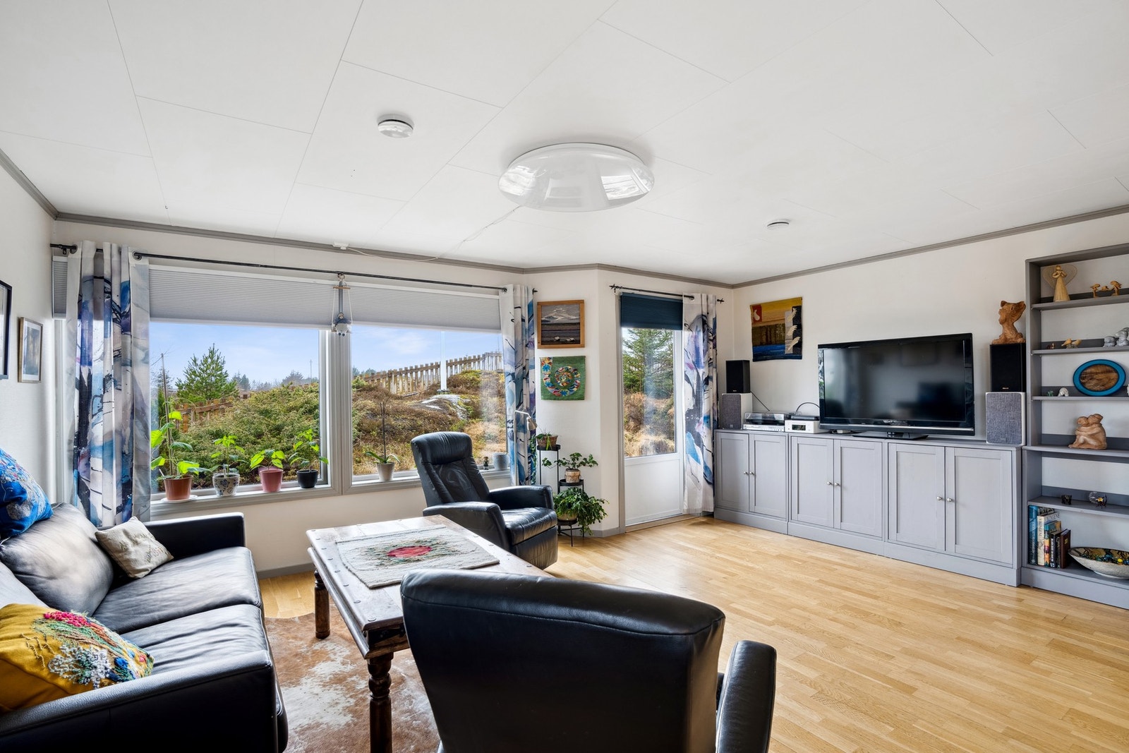 Enebolig oppført i 2001 med bruksareal på 91 kvm. Galleribilde