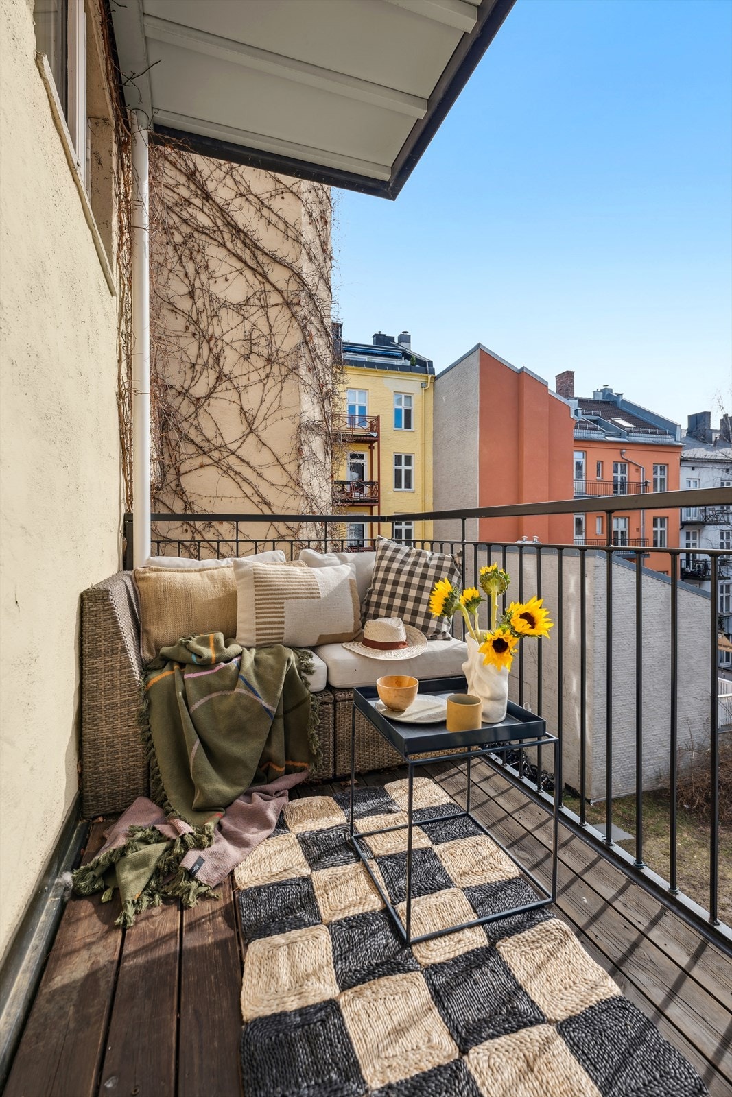 Sydvestvendt balkong på 5 kvm - her kan solen nytes store deler av dagen! Galleribilde