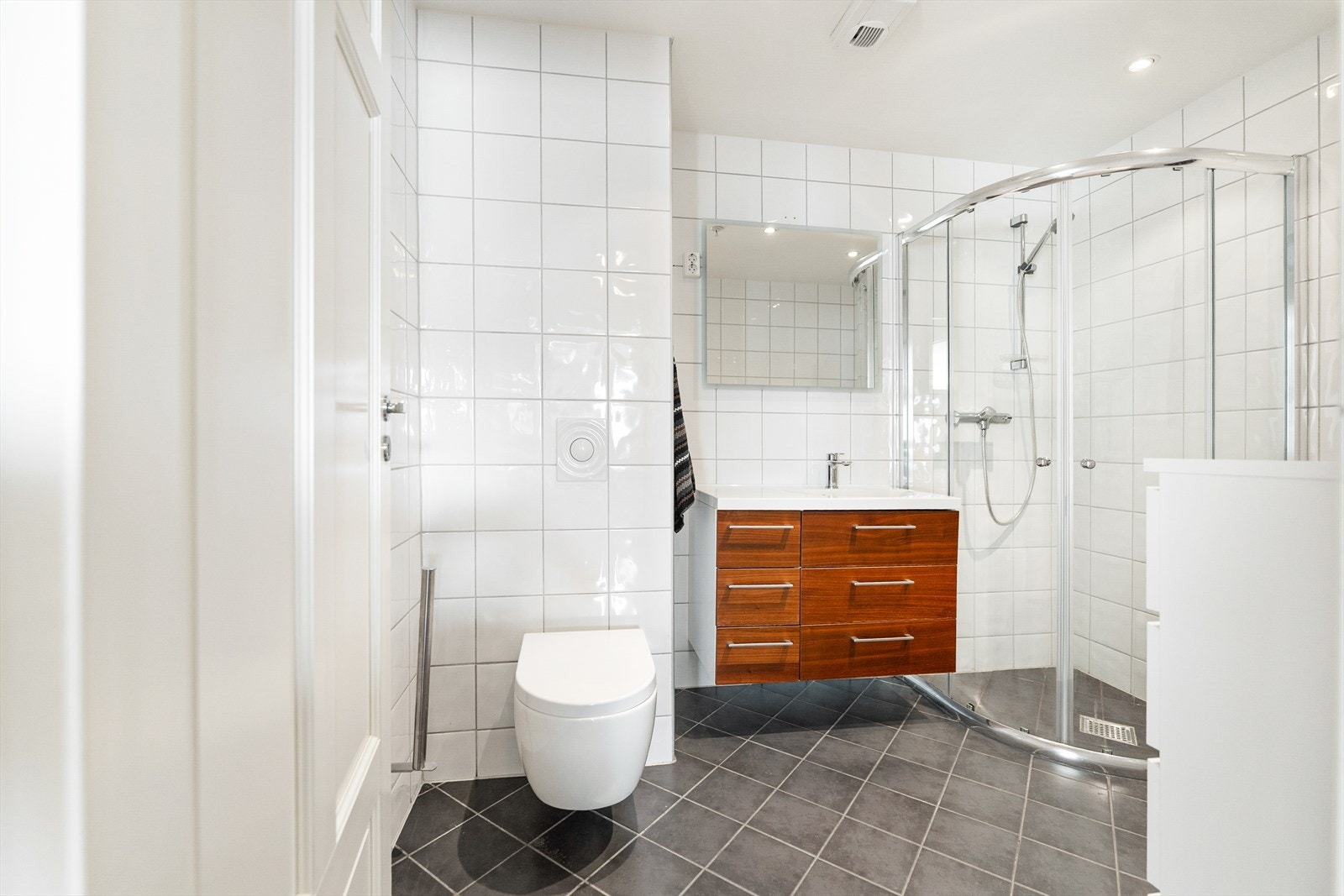 Baderom med dusjhjørne Galleribilde