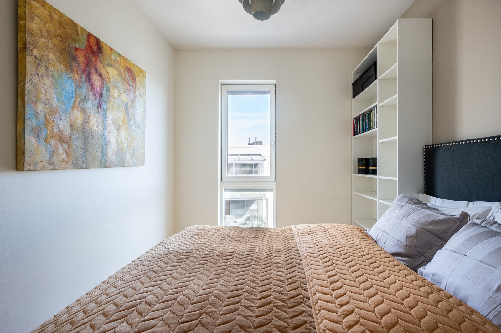 Dette rommet kan fint benyttes som kombinert soverom og kontor. Galleribilde