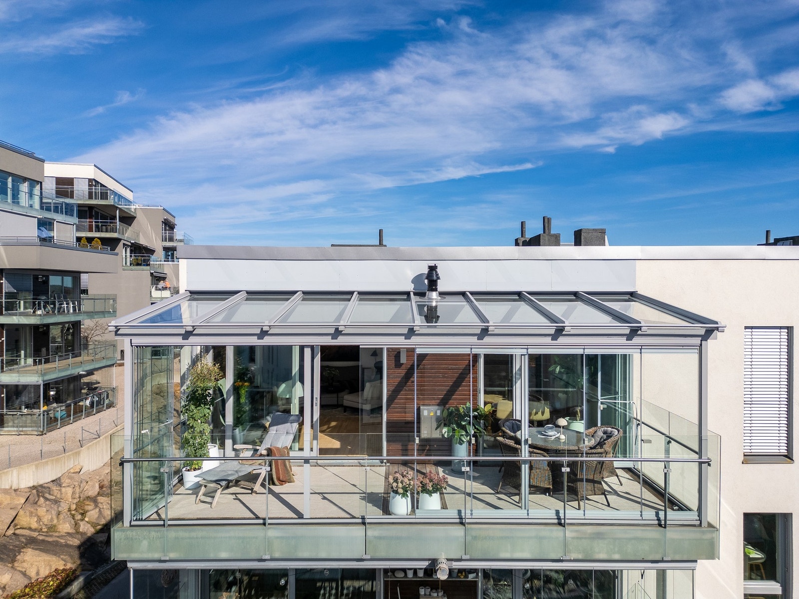 Balkongen ligger høyt og fritt. Galleribilde