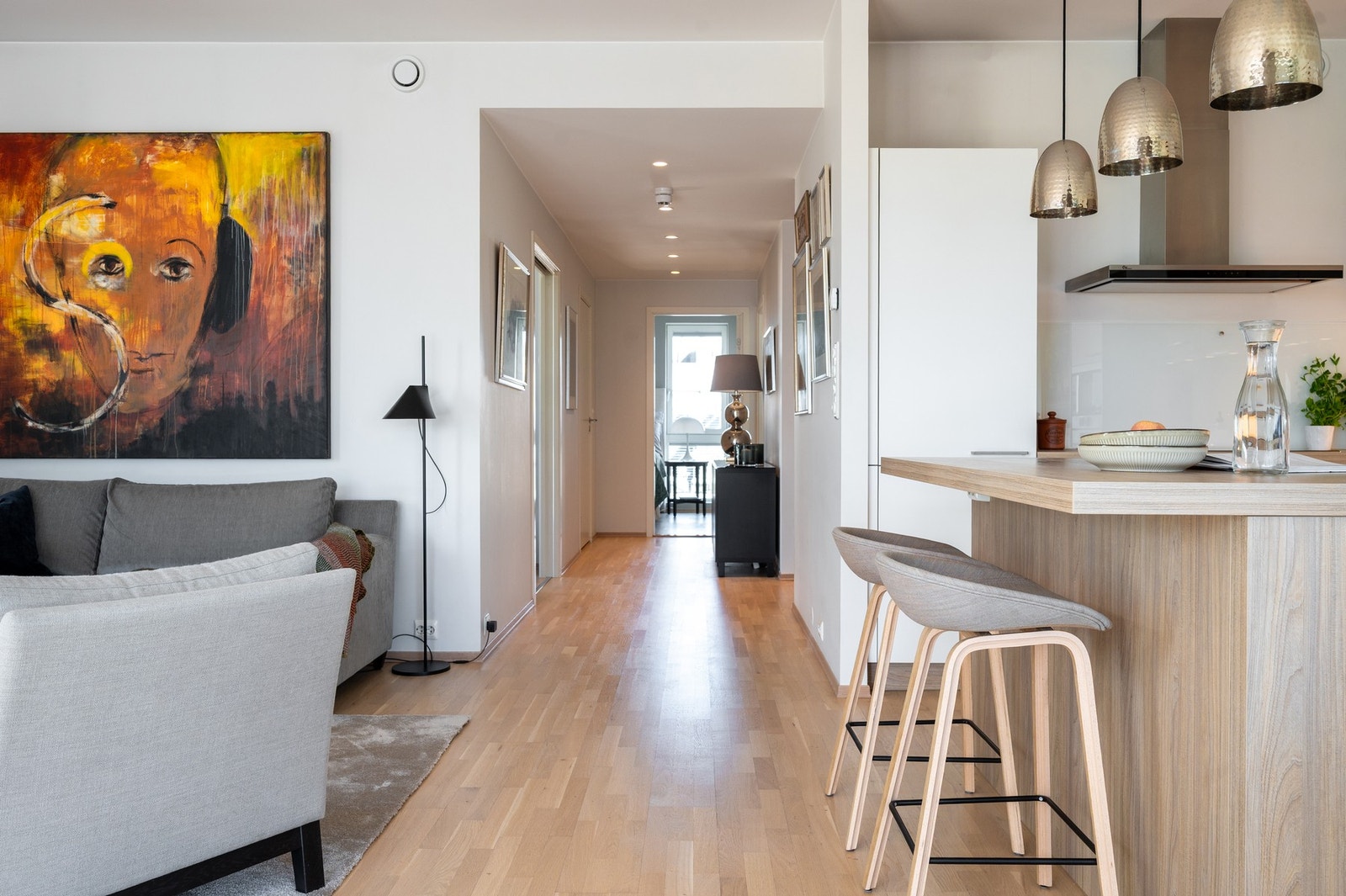 Leiligheten holder en svært god standard og er pent bruk Galleribilde