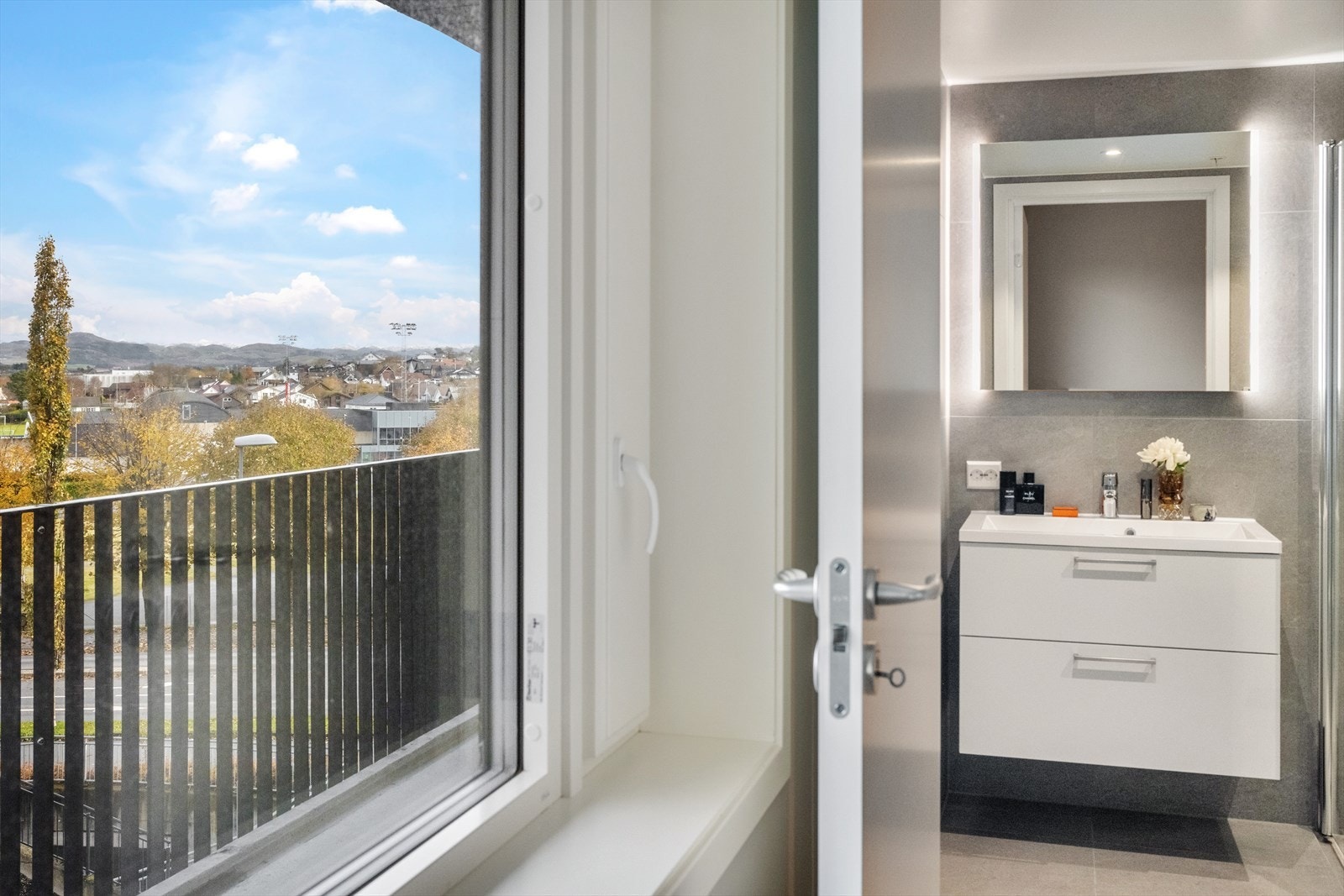 Badet som hører til hovedsoverommet. Galleribilde