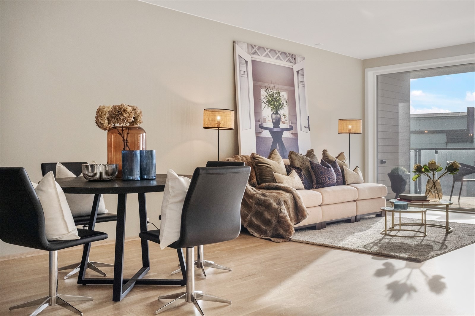 Fargevalget på veggene er moderne og tidløst, noe som gjør innredningen enkel å tilpasse. Galleribilde