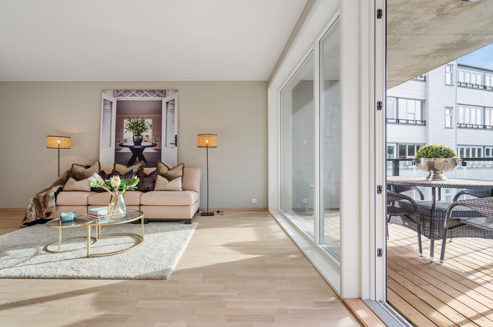 Leiligheten ligger i andre etasje i en ny boligblokk, ferdigstilt i 2023, og har en attraktiv beliggenhet. Galleribilde