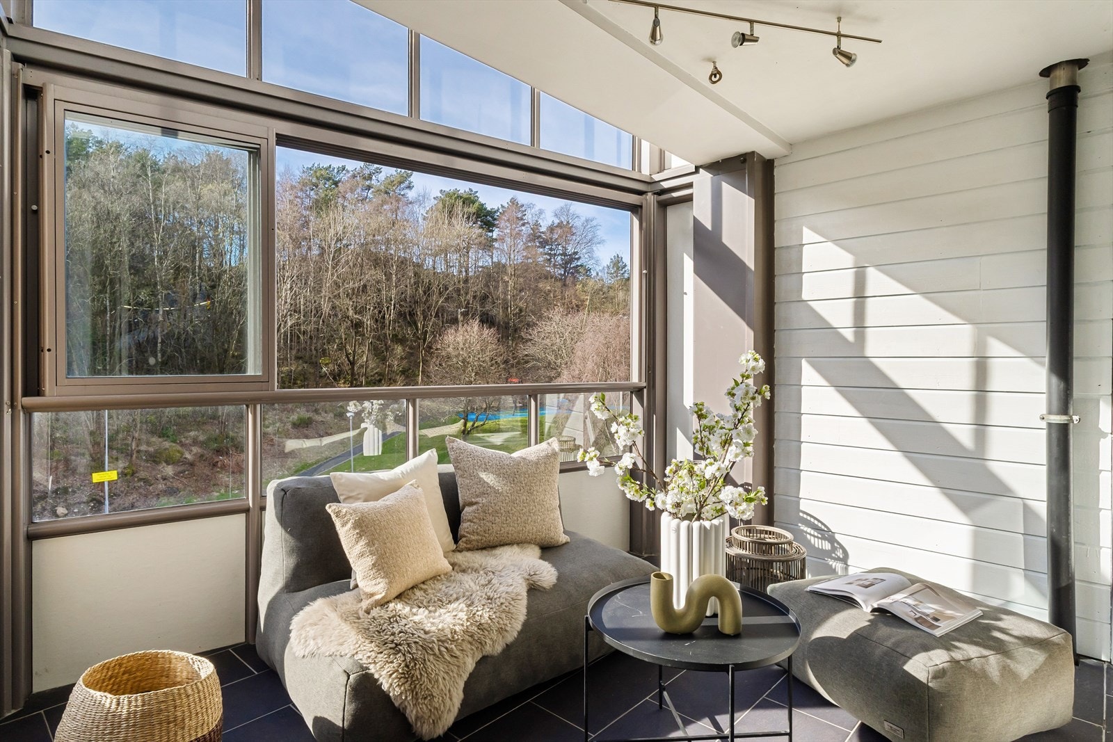 Eiendomsmegler Vest v/ Anja Jaf presenterer Loddefjordveien 10! Galleribilde