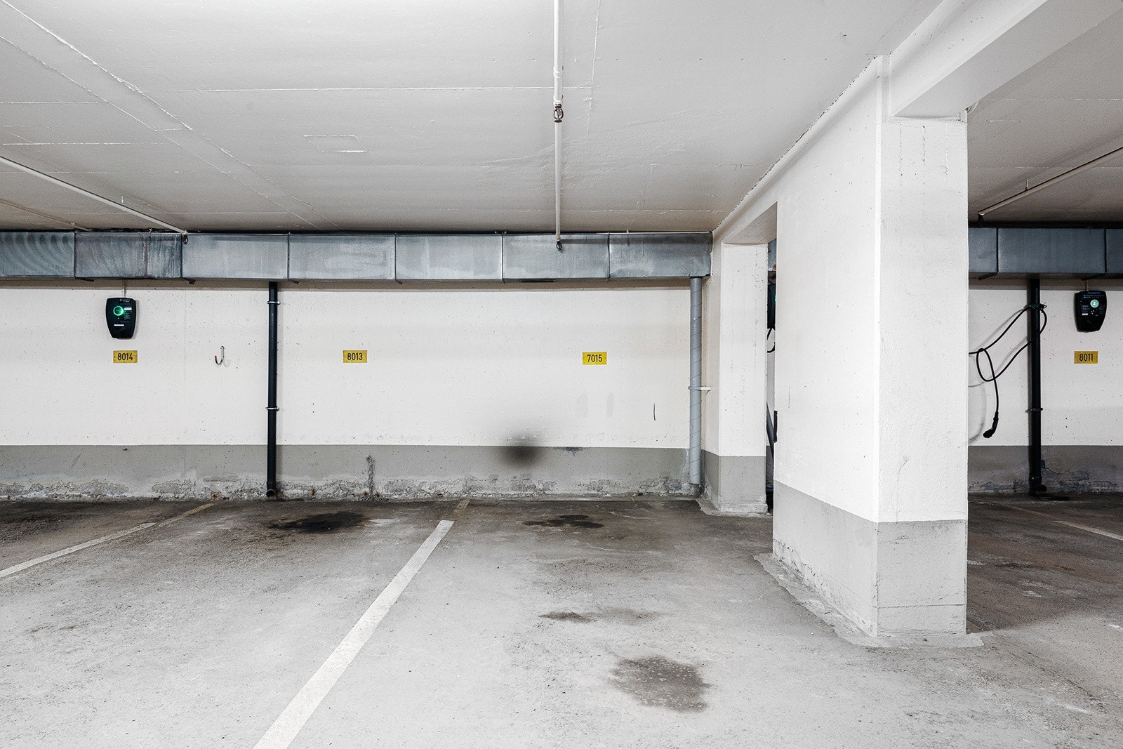 Boligen disponerer garasjeplass med heisadkomst Galleribilde