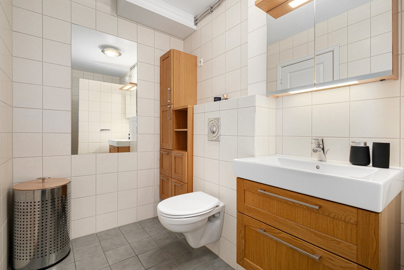 Flisalgt bad med varmekabler pusset opp i 2007 Galleribilde