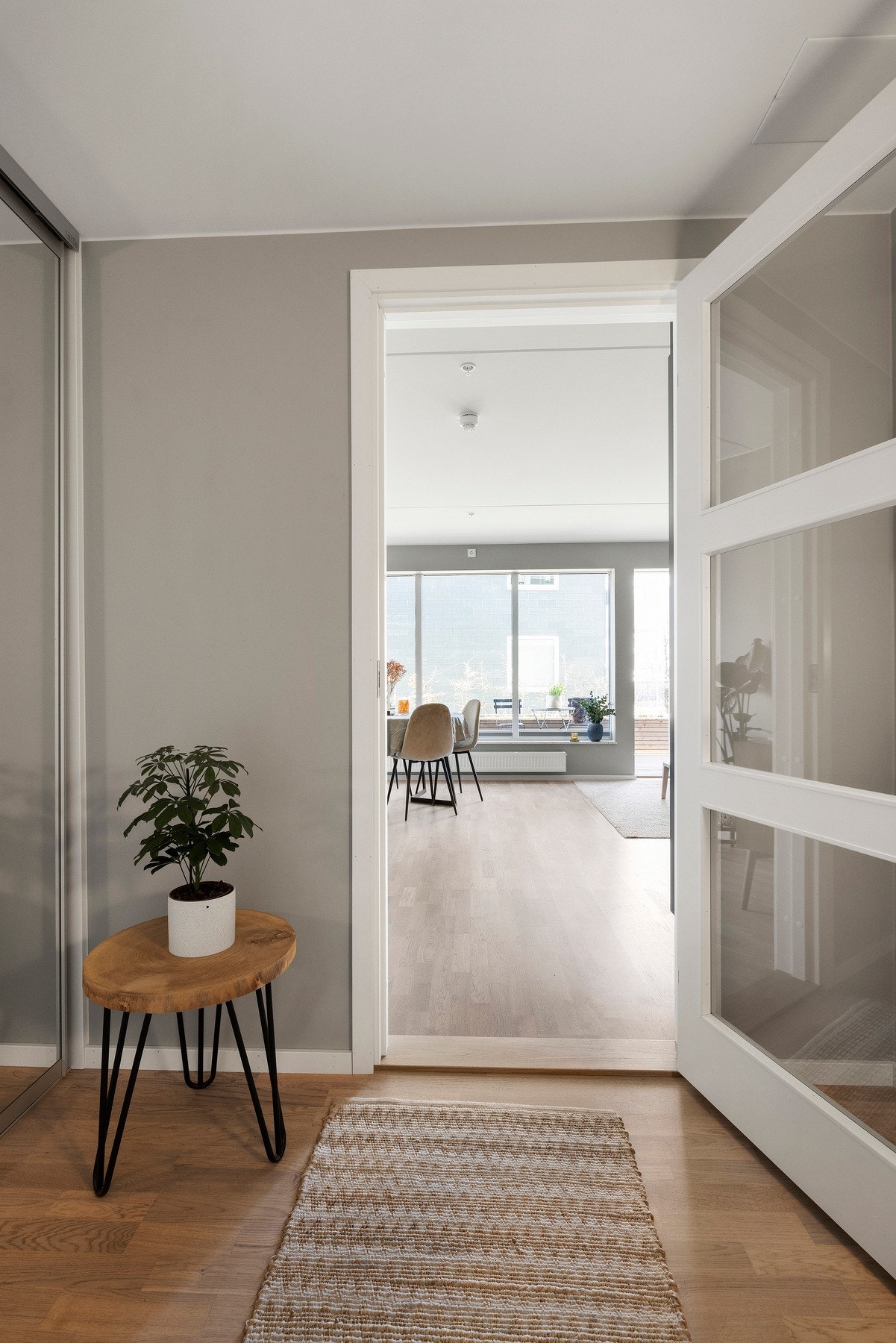 Det medfølger i tillegg egen bod i kjeller med ytterligere oppbevaringsmuligheter. Galleribilde