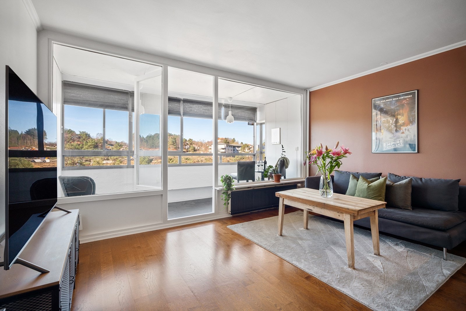 Eiendomsmegler Vest v/Nicolas dos Santos har gleden av å presentere Loddefjordveien 14! Galleribilde