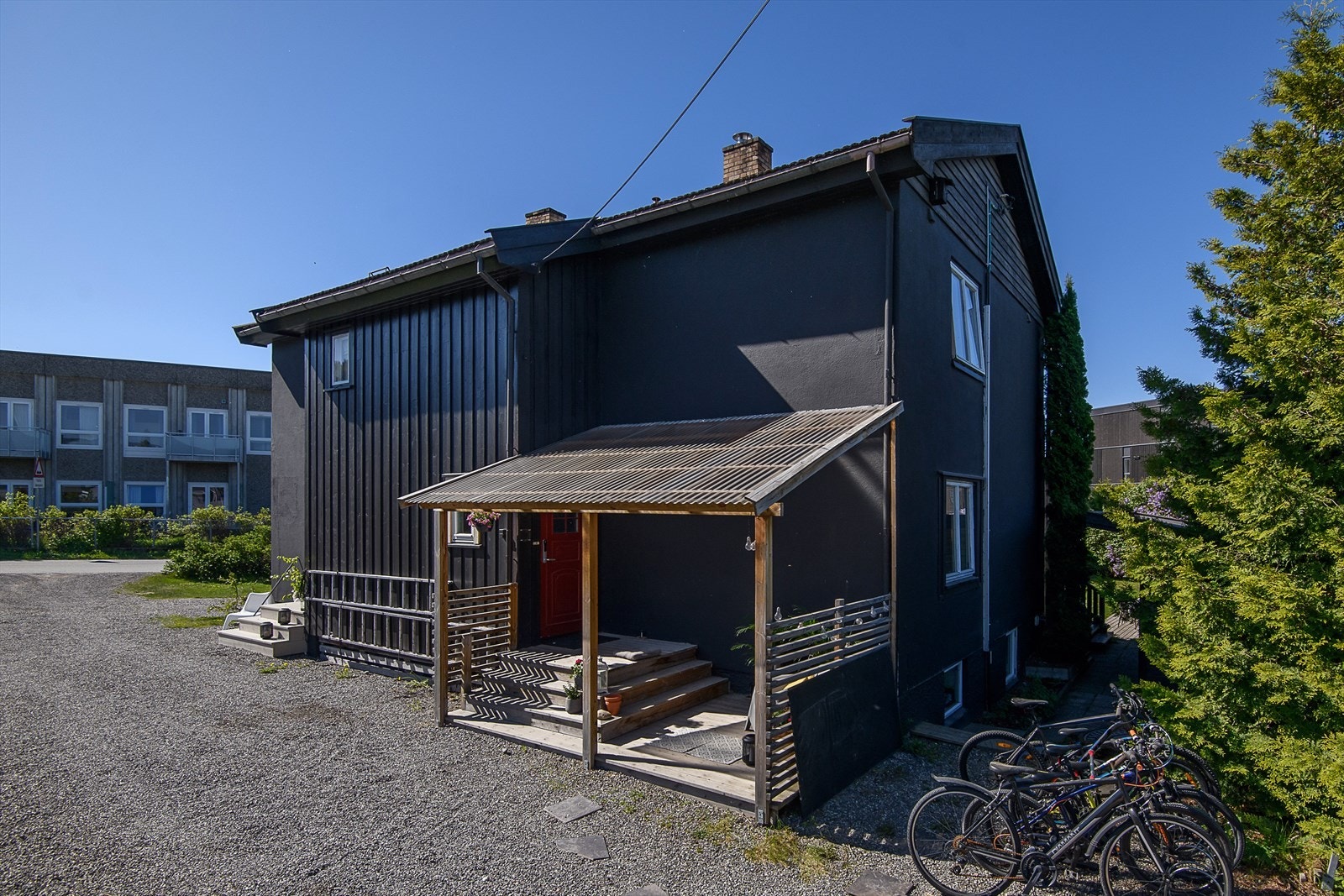 Takoverbygget inngangsparti Galleribilde