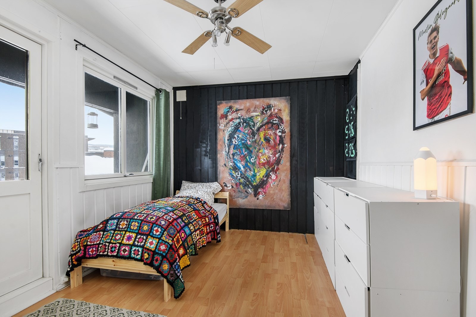 Det er to soverom i boligens 2. etasje Galleribilde