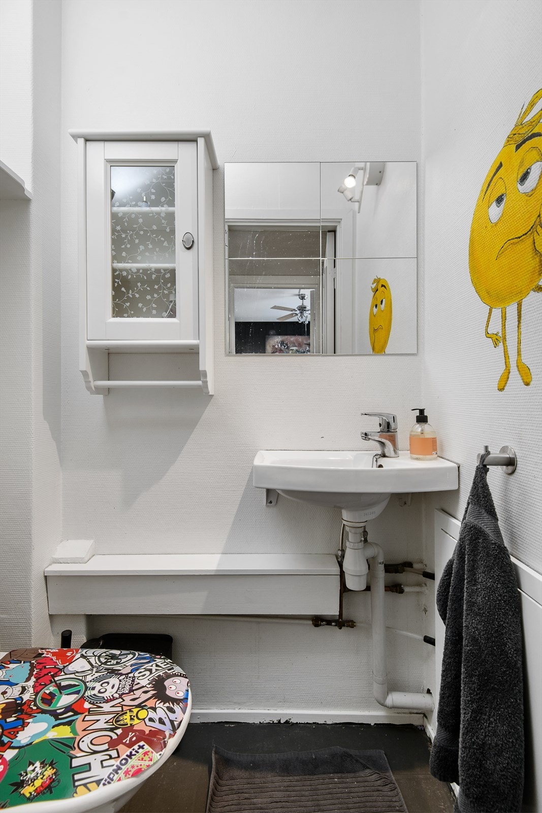 Praktisk separat toalettrom i annen etasje Galleribilde