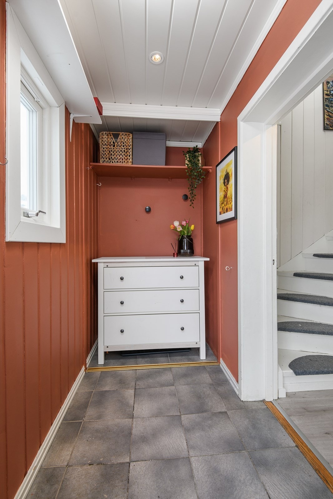 Om ønskelig er det plass til å sette inn garderobe i yttergangen Galleribilde