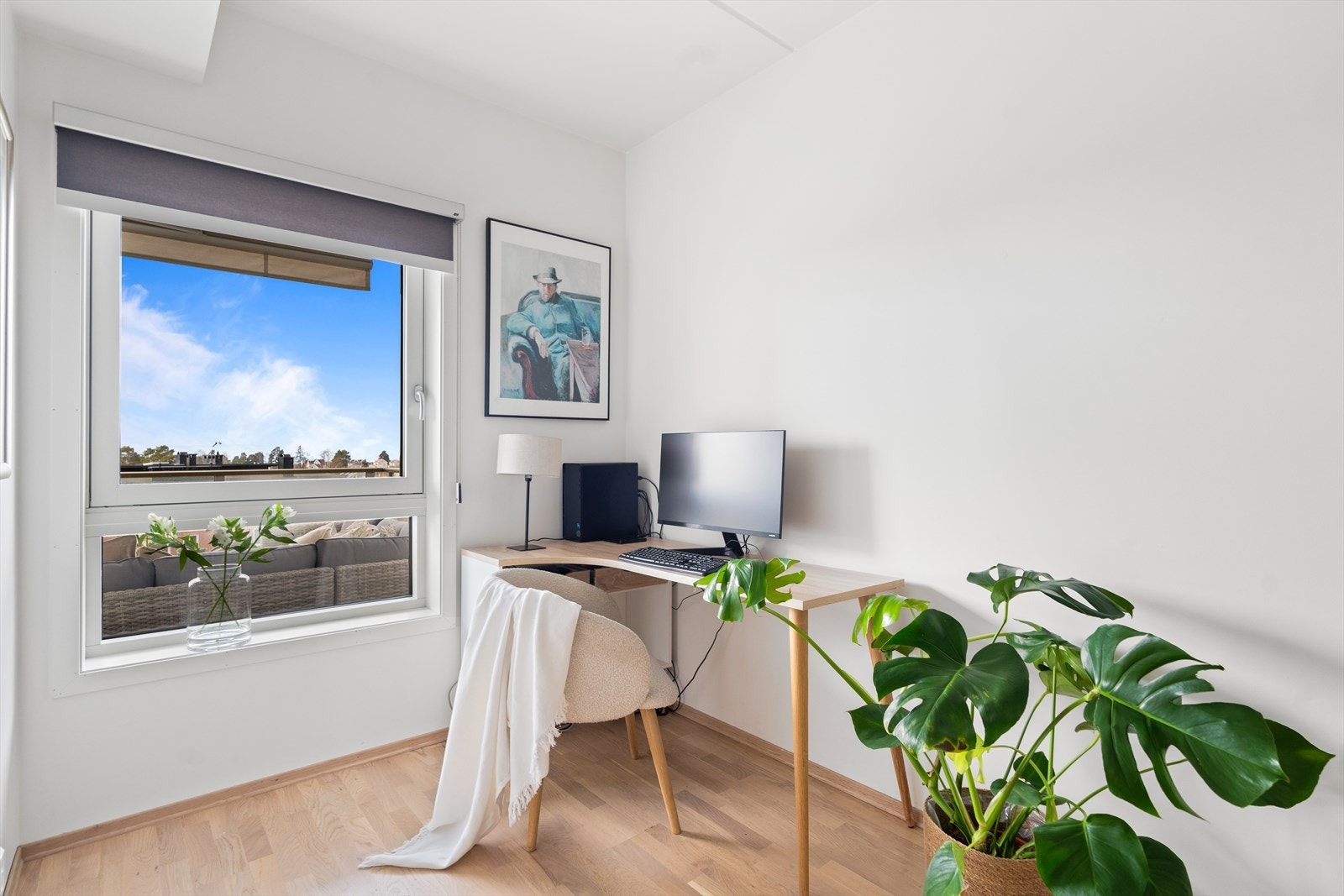 Begge soverom har vindu mot vest med nydelig utsikt. Galleribilde