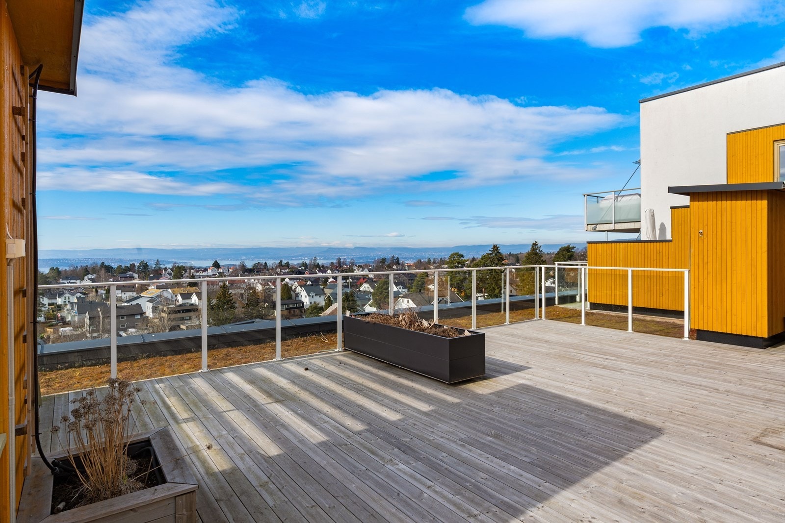 Borettslaget har en fantastisk felles takterrasse med utrolig utsikt og solforhold. Galleribilde