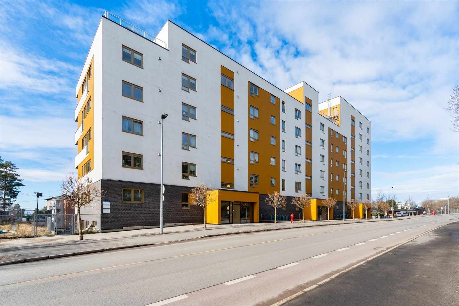 Langbølgen 39C ligger svært sentralt til og har bl a umiddelbar nærhet til T-bane, barnehage, buss mm.
Velkommen til visning! Galleribilde