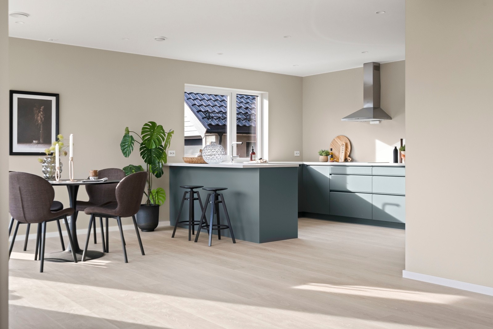 Boligen er designet med tanke på komfort og funksjonalitet har en god planløsning med plass til hele familien. Galleribilde