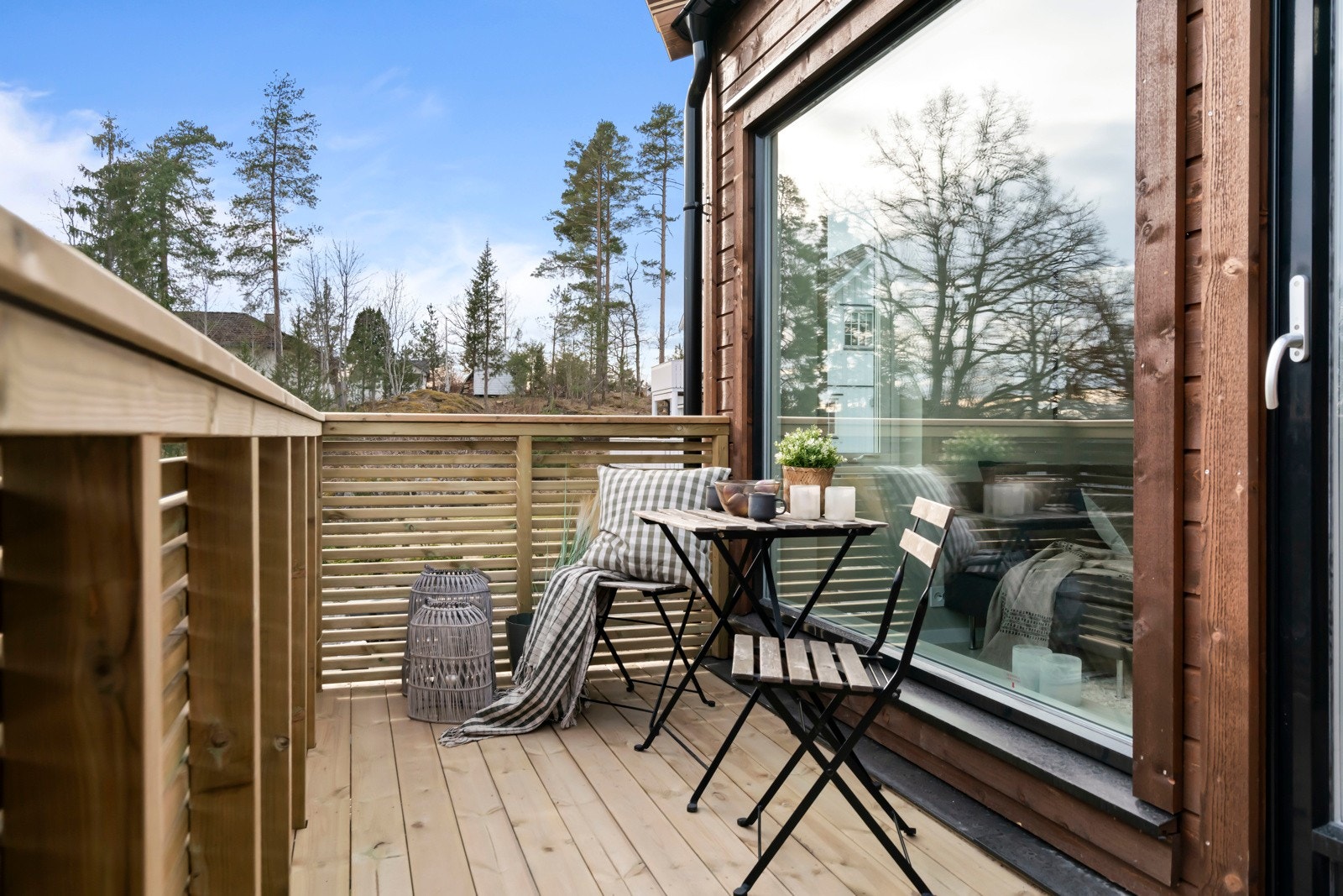 Verandaen har plass for møblement. Galleribilde