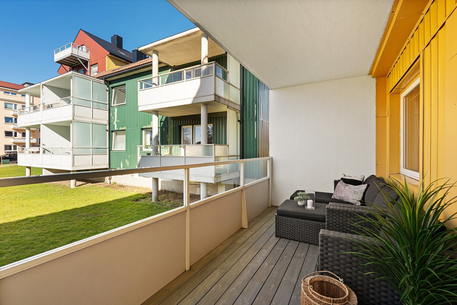 På terrassen har du plass til en større sittegruppe om ønskelig. Galleribilde