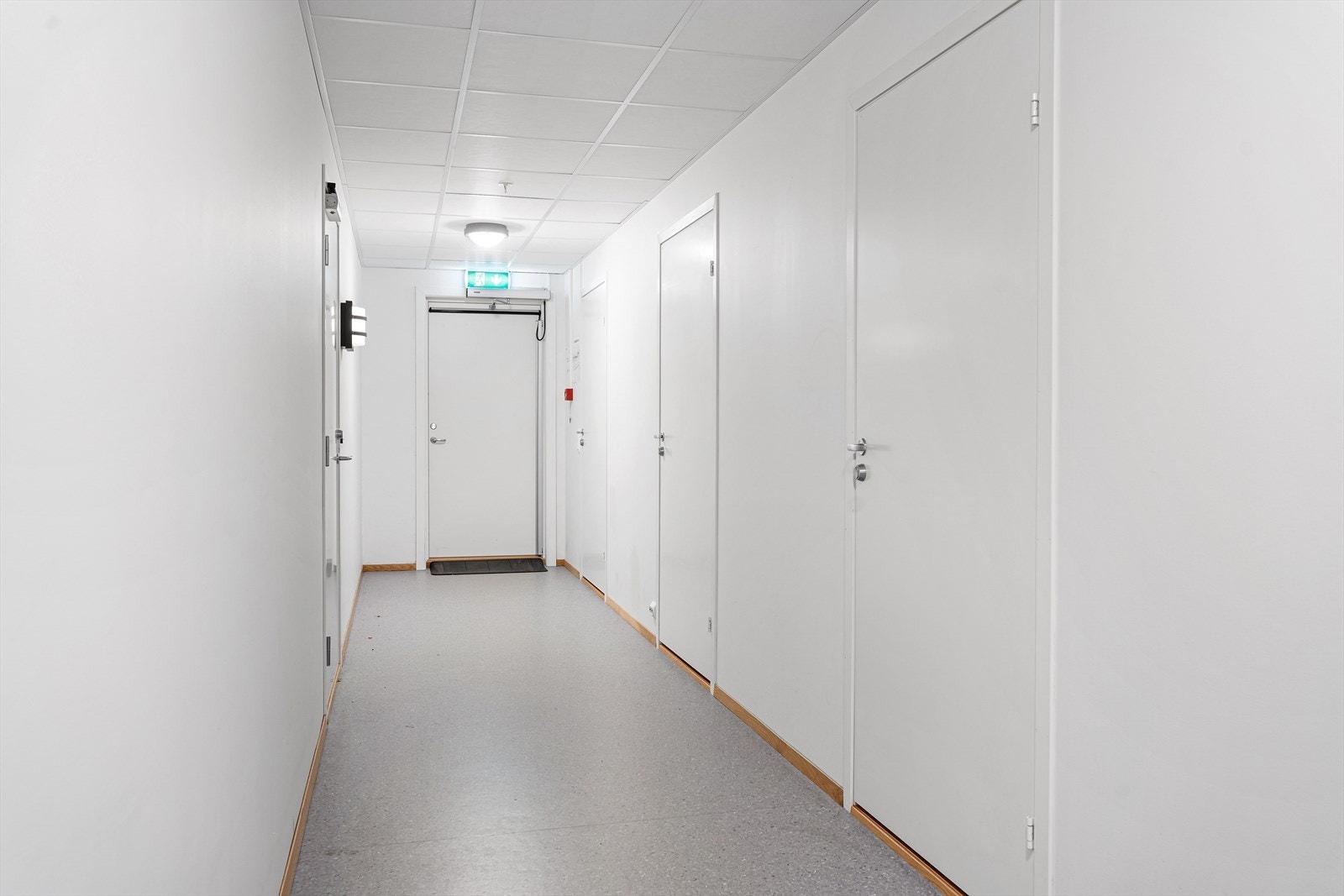 Det medfølger også en ekstra bod i 1. etasje med god lagringsplass Galleribilde