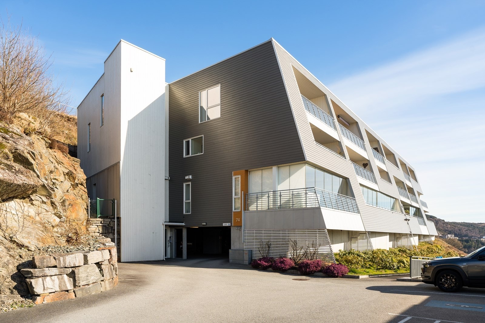 Det medfølger en parkeringsplass i felles garasjeanlegg Galleribilde