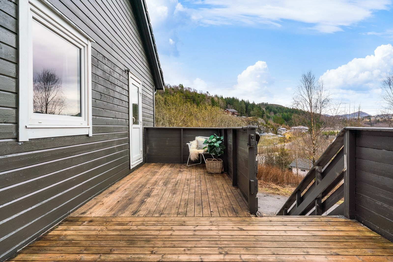 - Busstoppet ligger like ved boligen! - Galleribilde