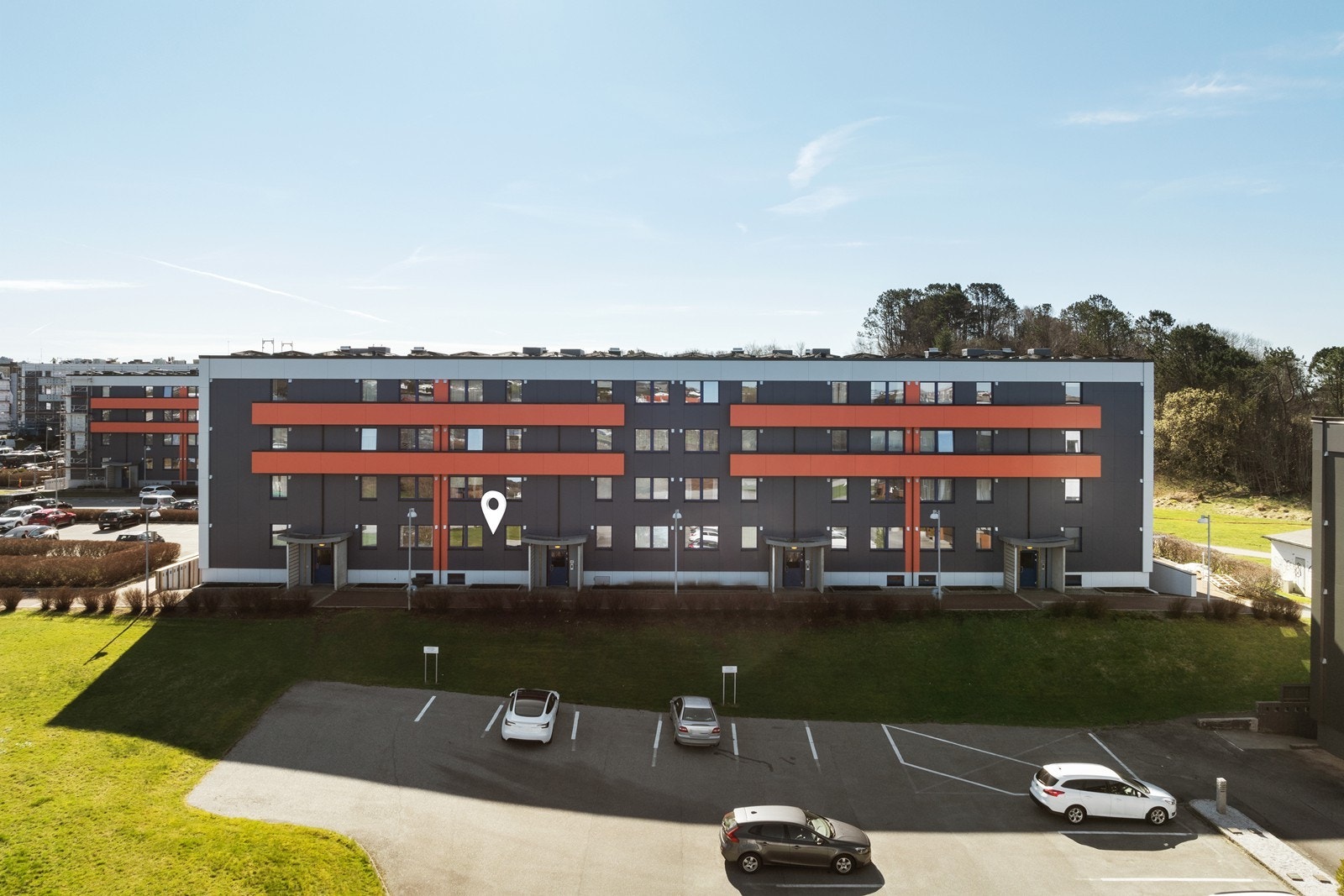 Leiligheten ligger i trivelige omgivelser, sentralt i Haugesund. Galleribilde