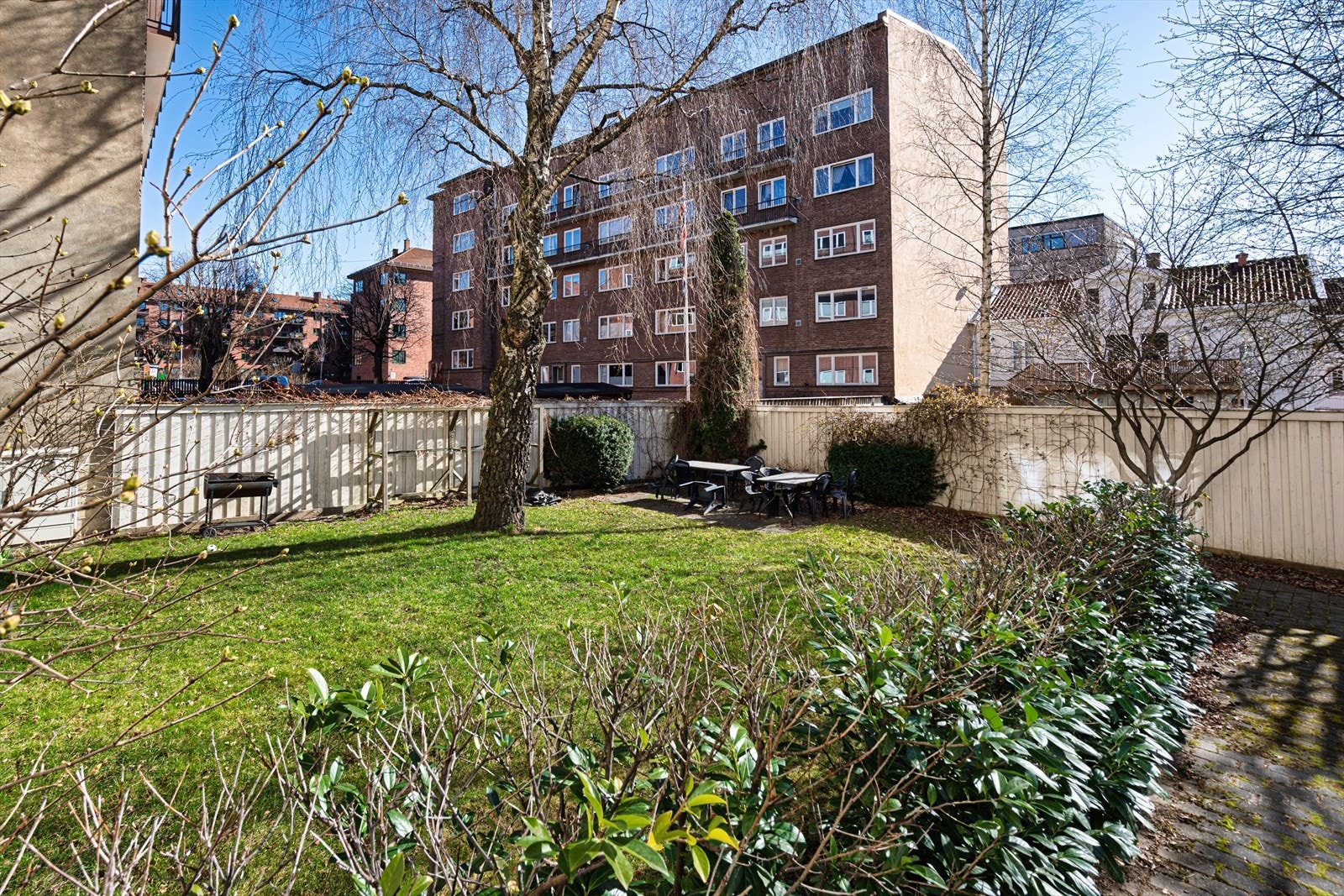 Bakgård som kan benyttes felles av beboerne. Galleribilde