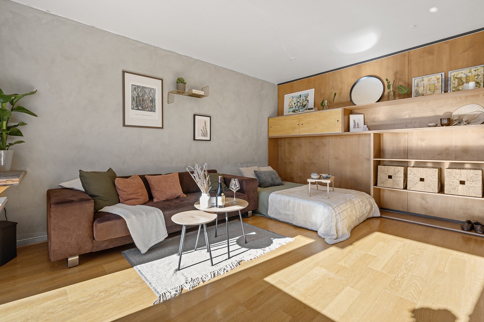 Selger opplyser om et strømforbruk på 371 kr i november, 281 kr i desember og omtrent 360 kr i juni. Galleribilde