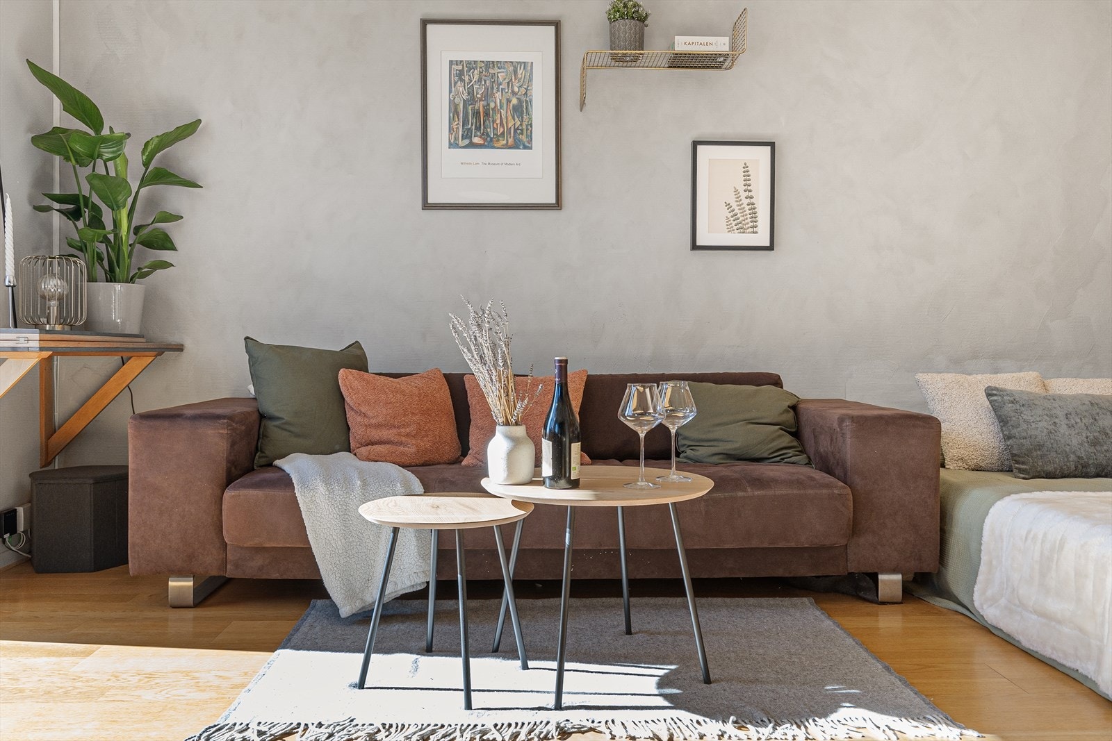 Felleskostnadene utgjør 3 134 kr per måned. De dekker blant annet vv. og fyring. Galleribilde